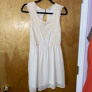 Offwhite lace accented dress